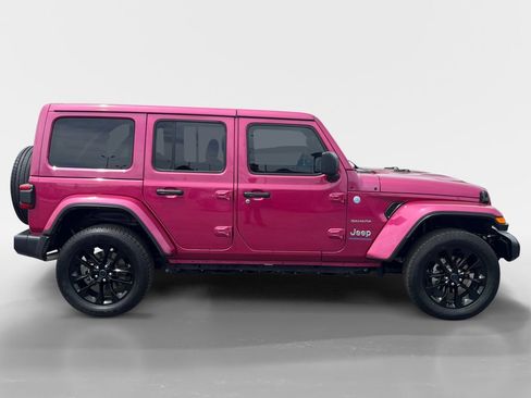 Used 2024 Jeep Wrangler Unlimited Sahara w/ Technology Group AWD/4WD image 16
