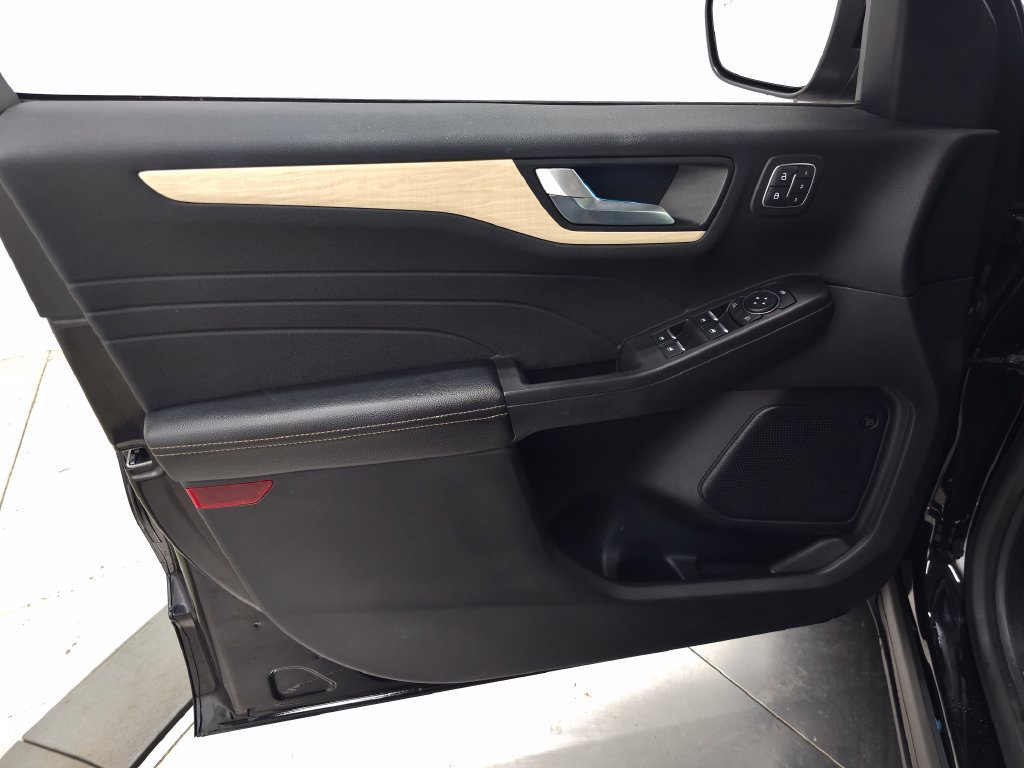 Used 2021 Ford Escape Titanium w/ Titanium Elite Package FWD image 12