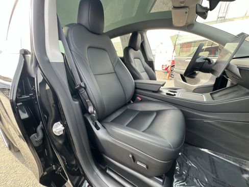 Used 2024 Tesla Model Y Long Range image 27