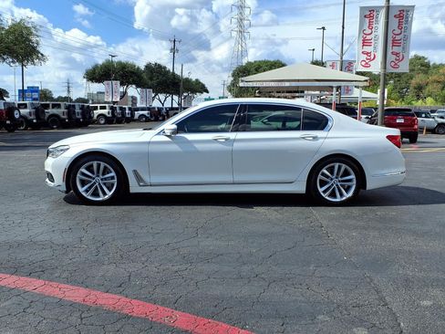 Used 2019 BMW 750i w/ Executive Package RWD image 8