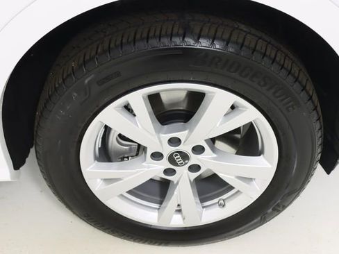 Used 2025 Audi Q5 Premium w/ Convenience Package image 9