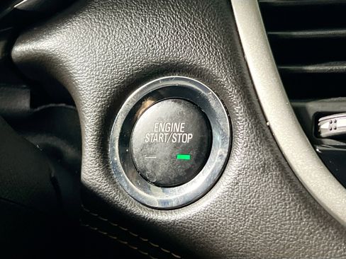 Used 2020 Chevrolet Trax LT w/ LT Convenience Package image 24