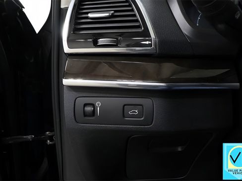 Used 2018 Volvo XC90 T5 Momentum w/ Convenience Package image 18