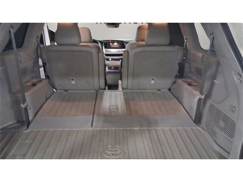Used 2017 Toyota Highlander Limited image 22