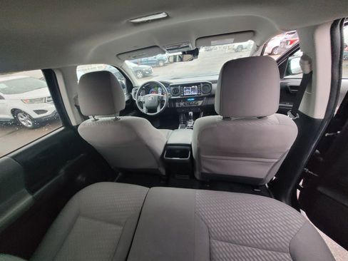 Used 2022 Toyota Tacoma SR image 2