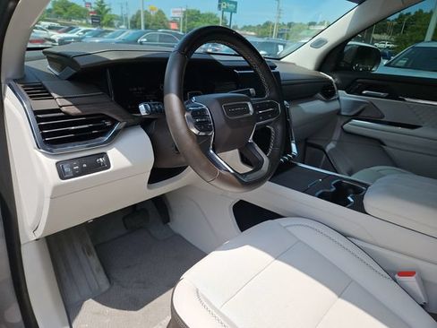 Used 2025 GMC Acadia Denali w/ Super Cruise Package FWD image 17