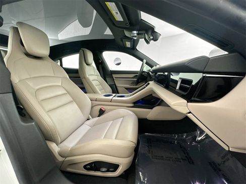 Used 2022 Porsche Taycan image 25
