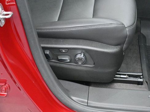 Used 2025 Cadillac XT4 Premium Luxury image 30