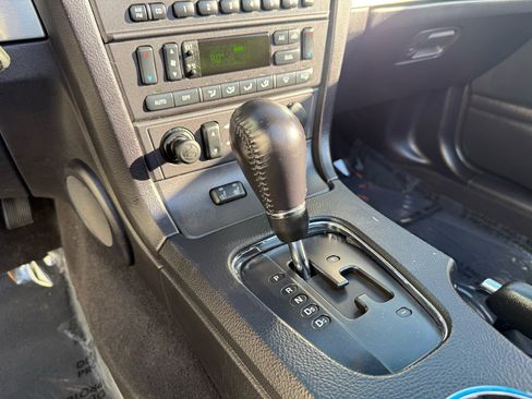 Used 2003 Ford Thunderbird image 31