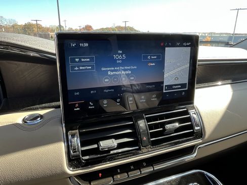 Used 2024 Lincoln Navigator Premiere image 26