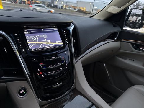 Used 2019 Cadillac Escalade Luxury image 46
