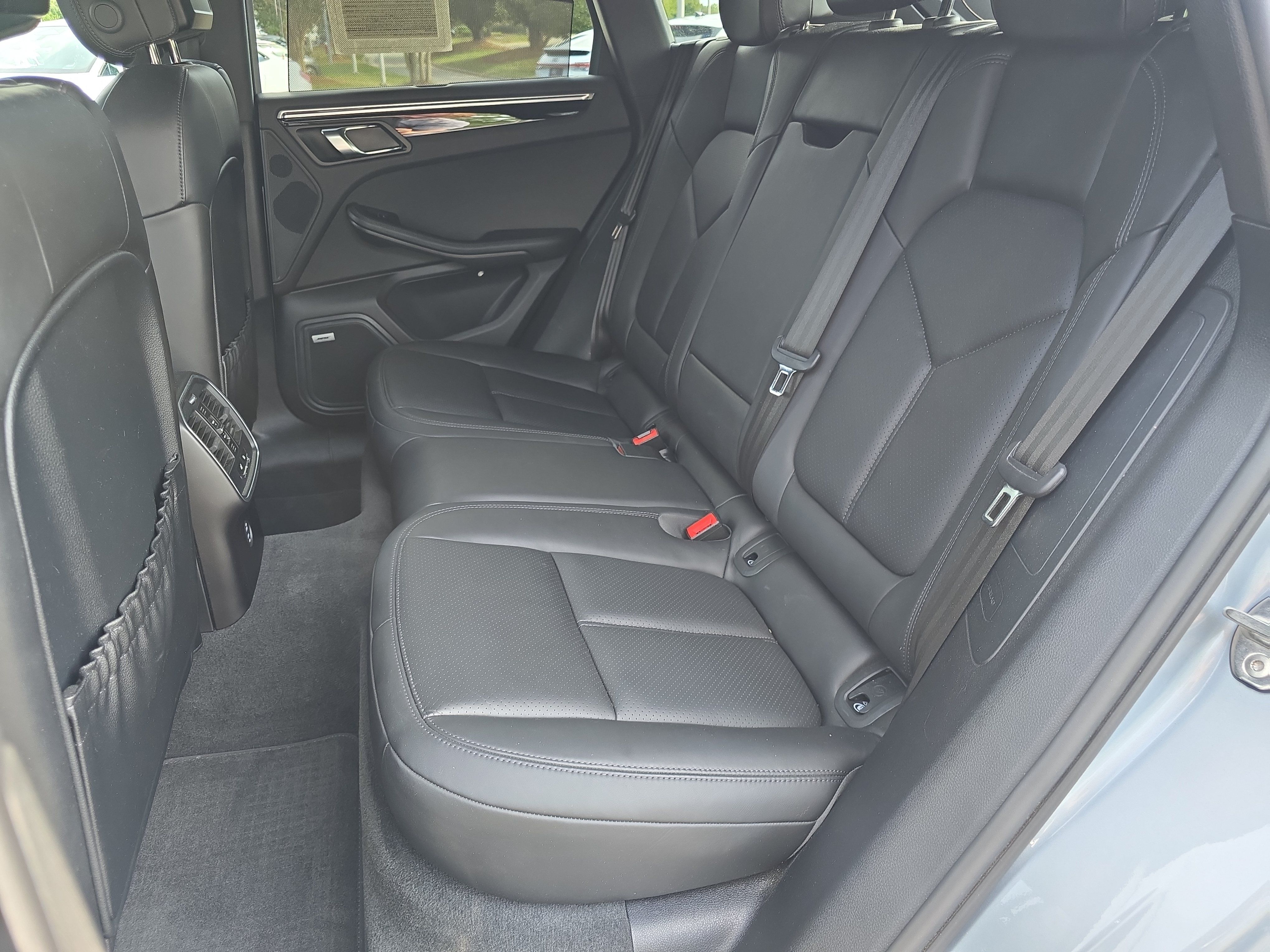 Used 2022 Porsche Macan AWD/4WD image 14