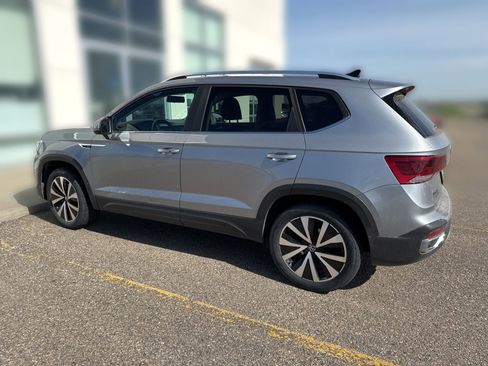 Used 2022 Volkswagen Taos SE AWD/4WD image 4