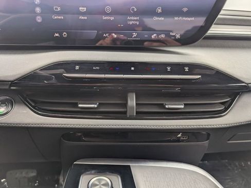 Used 2025 Buick Enclave Preferred image 14