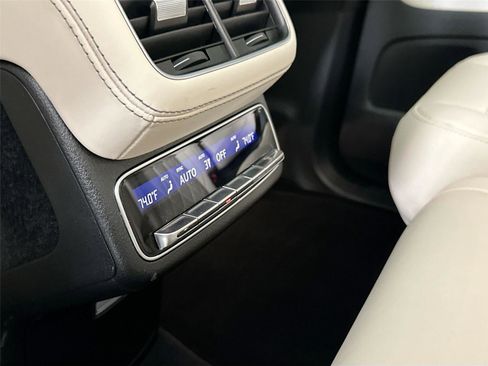 Used 2023 Mercedes-Benz GLS 63 AMG 4MATIC image 27
