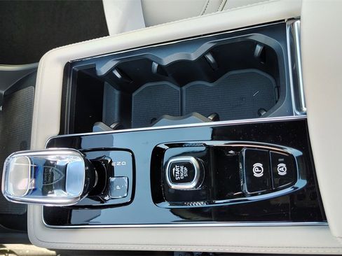 New 2026 Volvo XC90 B6 Core image 20