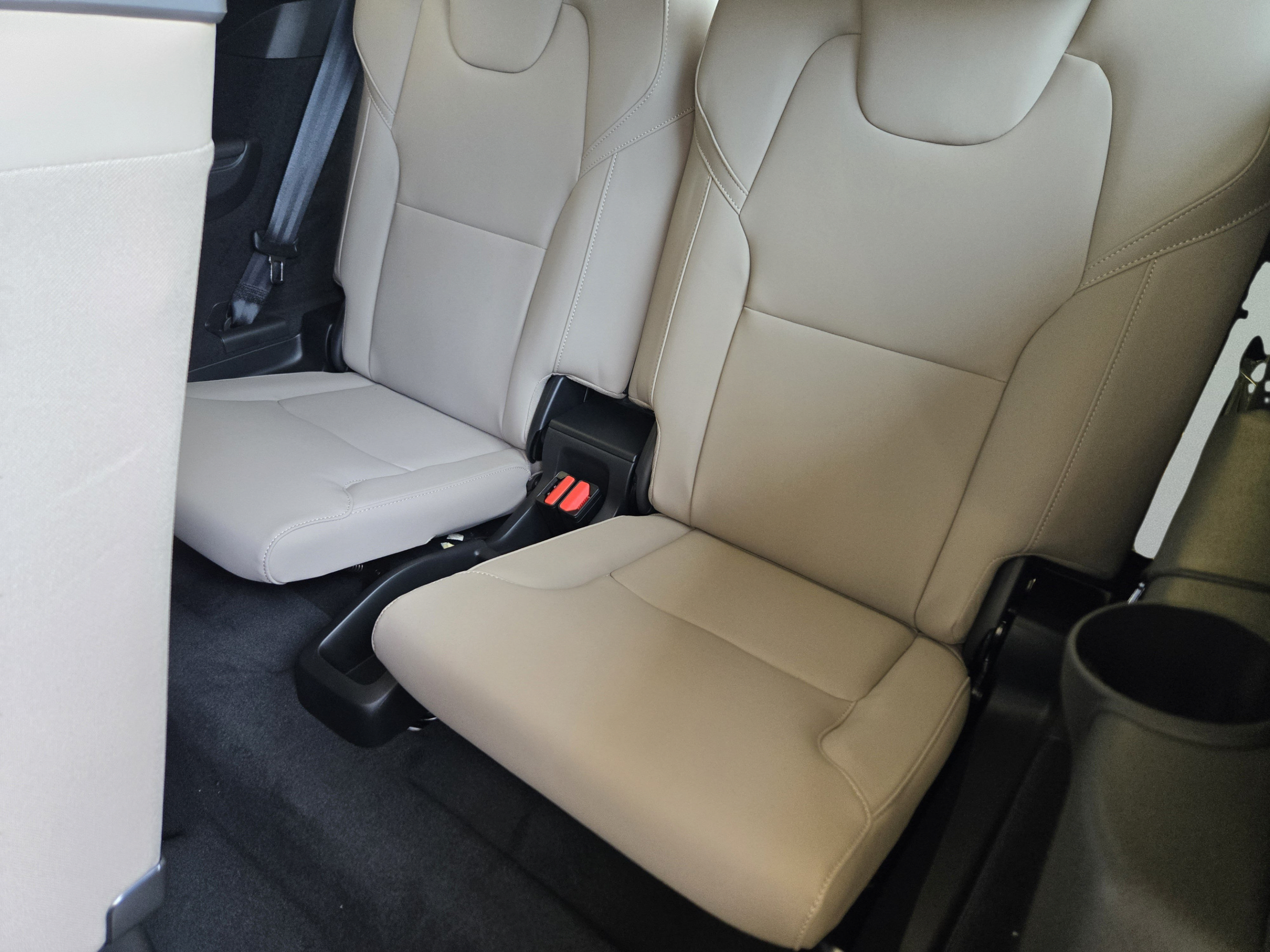 New 2026 Volvo XC90 T8 Plus w/ Protection Package Premier AWD/4WD image 26