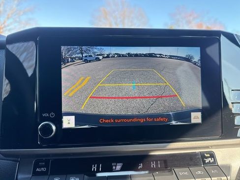 Used 2025 Toyota Camry SE image 30