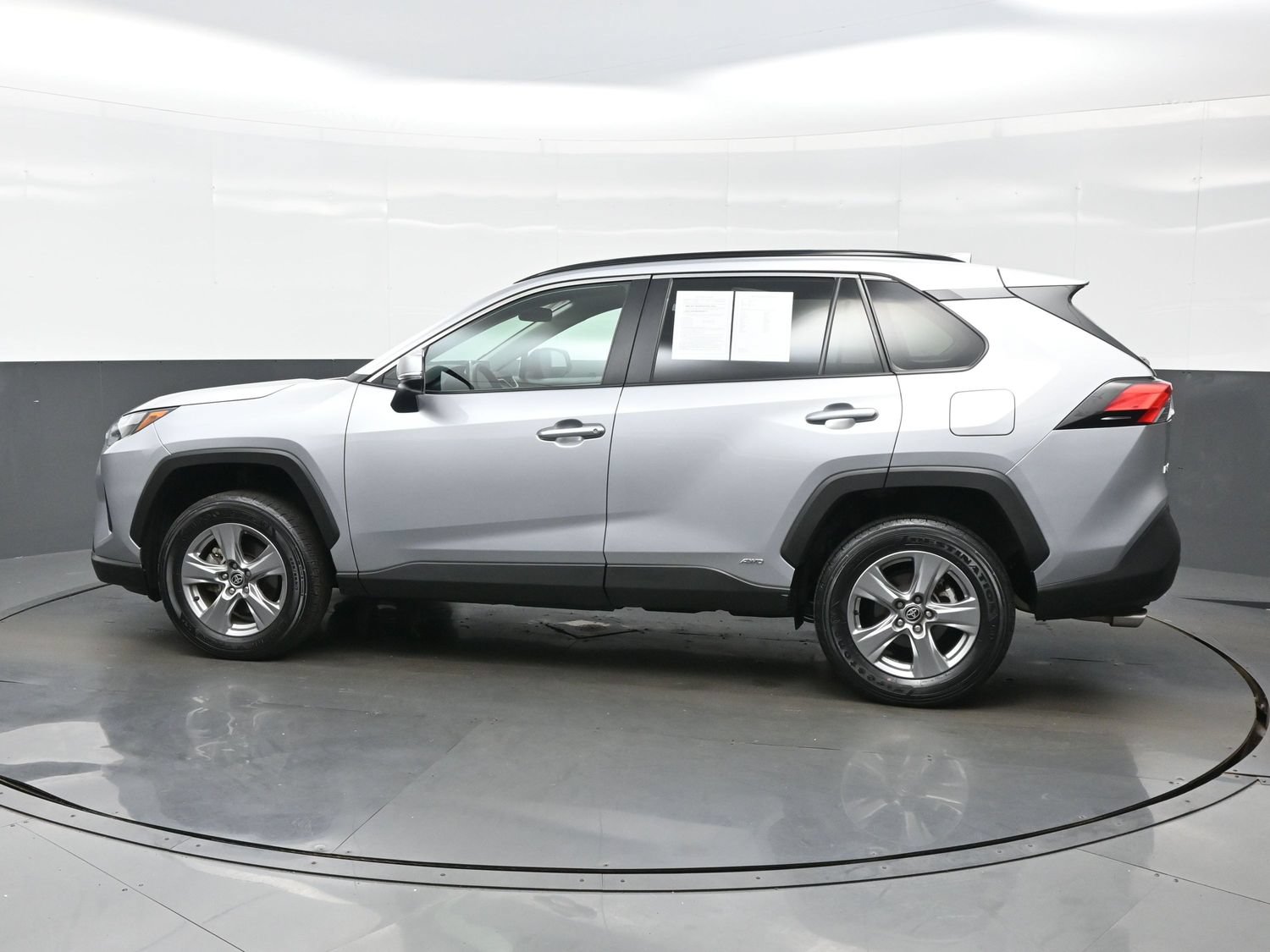 Used 2025 Toyota RAV4 XLE AWD/4WD image 3