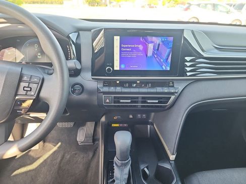 Used 2025 Toyota Camry LE image 22