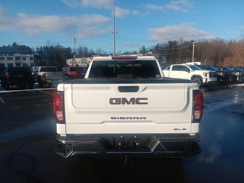 Used 2024 GMC Sierra 1500 SLE w/ Preferred Package image 4