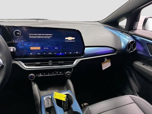 New 2026 Chevrolet Equinox EV LT image 25