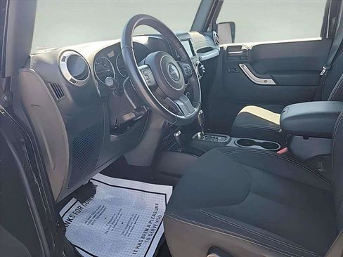 Used 2018 Jeep Wrangler Unlimited Sahara AWD/4WD image 12