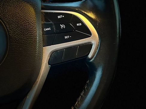 Used 2019 Jeep Grand Cherokee Altitude image 37