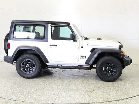 Used 2022 Jeep Wrangler Sport AWD/4WD image 8