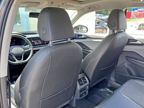Used 2022 Volkswagen Taos SE w/ Panoramic Sunroof Package AWD/4WD image 29