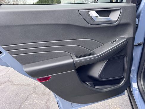 Used 2024 Ford Escape SE image 33