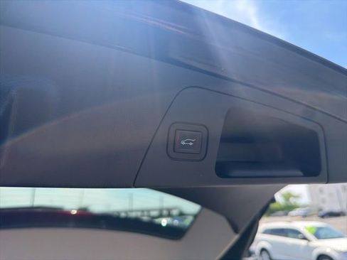 Used 2019 Buick Envision Essence FWD image 34