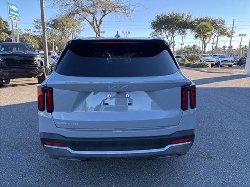 Used 2024 Kia Sorento S w/ Panoramic Sunroof Package image 6