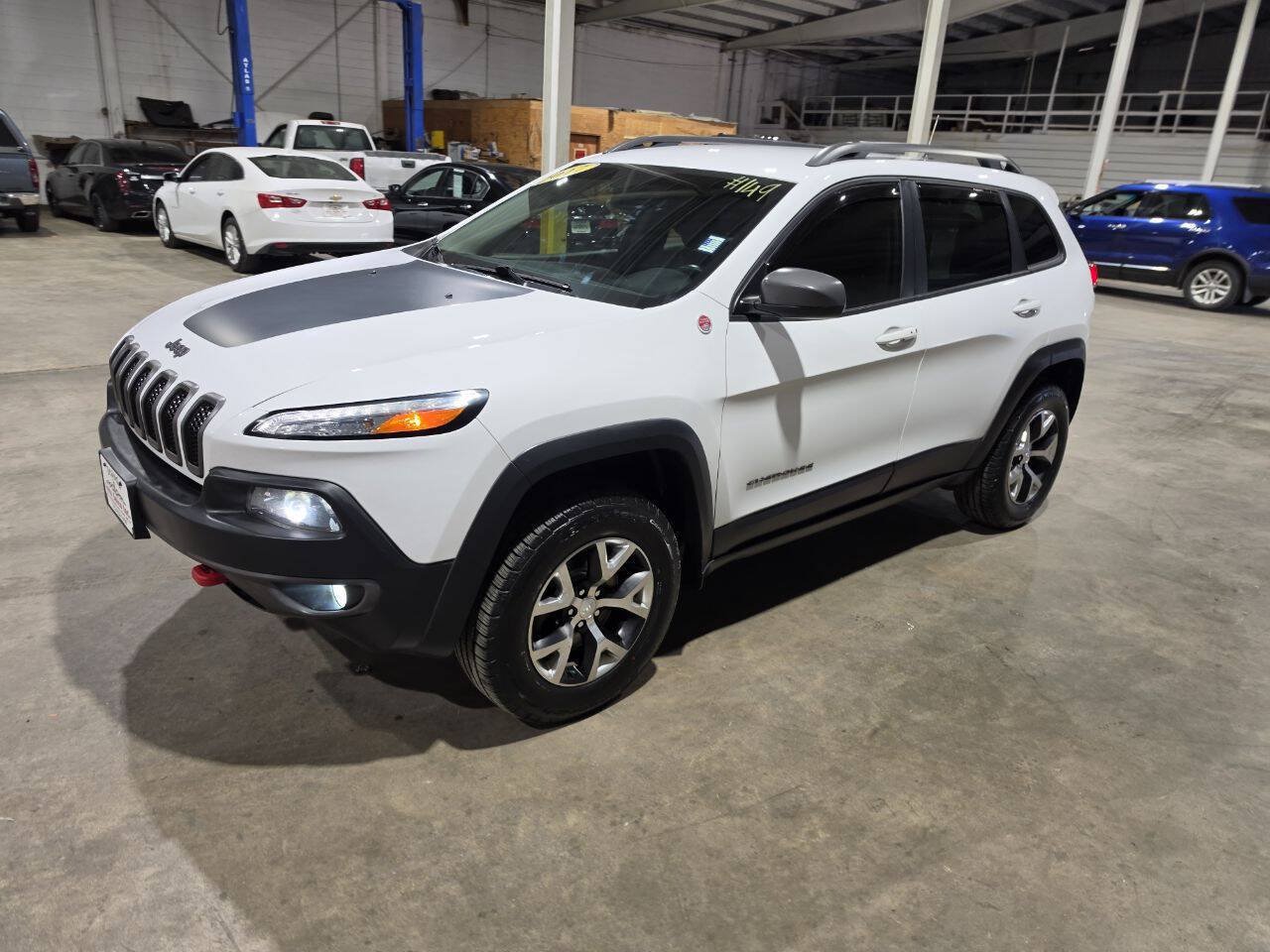 Used 2017 Jeep Cherokee Trailhawk w/ Comfort/Convenience Group AWD/4WD image 1