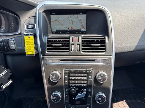 Used 2015 Volvo XC60 T6 w/ Proximity Package AWD/4WD image 24