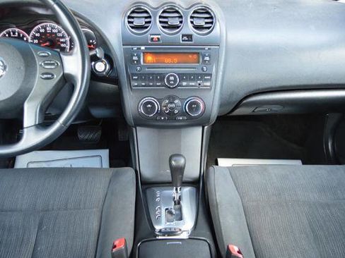 Used 2010 Nissan Altima 2.5 S FWD image 19