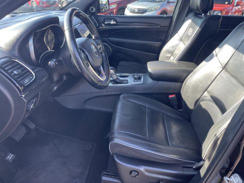 Used 2019 Jeep Grand Cherokee Overland image 5