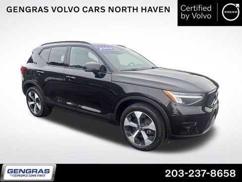 Certified 2024 Volvo XC40 B5 Core AWD/4WD image 1
