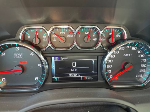 Used 2018 Chevrolet Tahoe LT w/ Luxury Package AWD/4WD image 2
