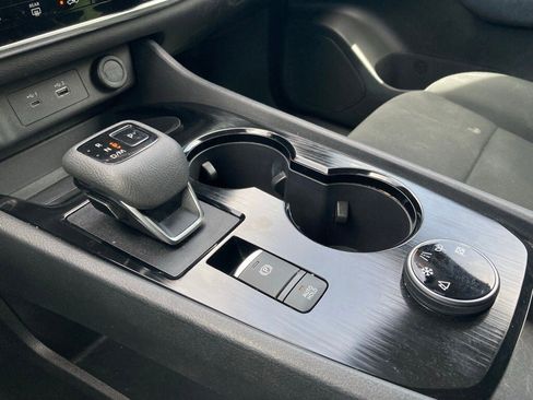 Used 2023 Nissan Rogue S image 25