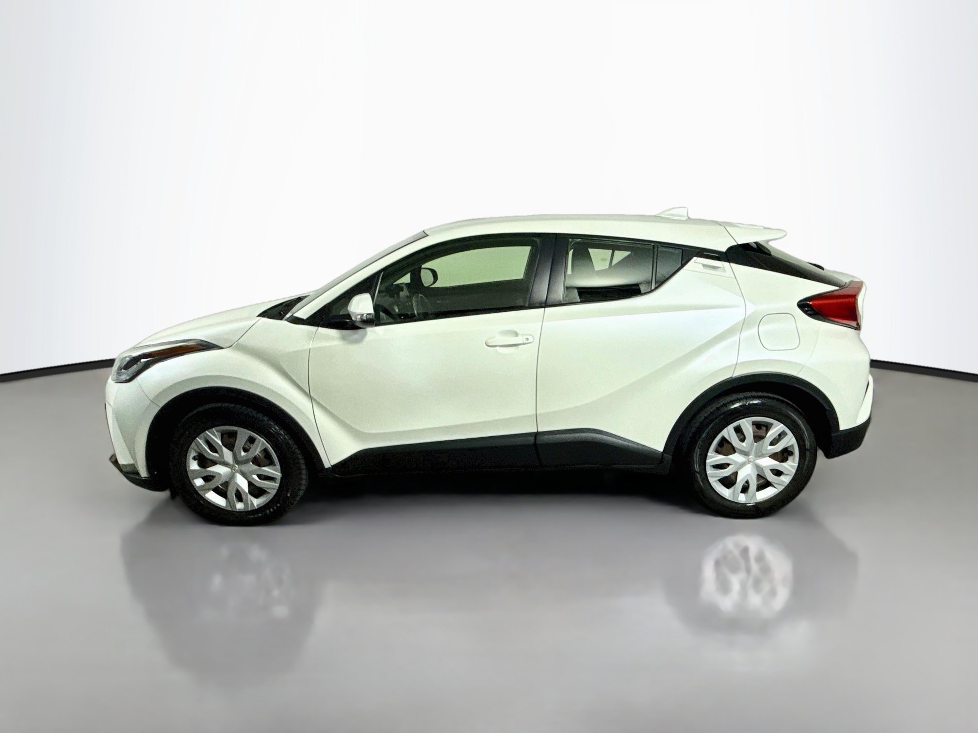 Used 2021 Toyota C-HR LE FWD image 4