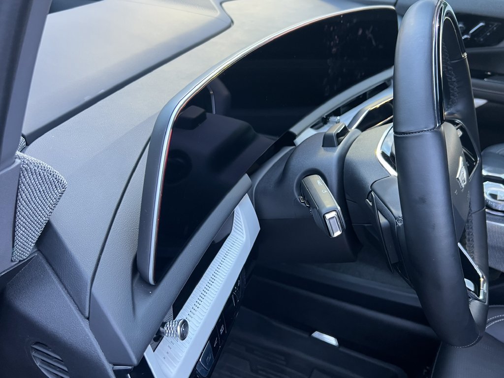 Used 2025 Cadillac Optiq Sport 2 w/ LPO, Floor Liner Package AWD/4WD image 22