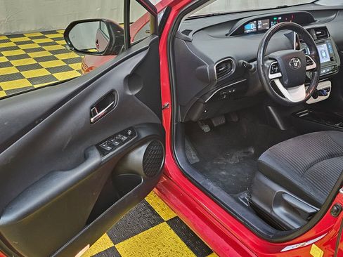 Used 2018 Toyota Prius Three image 20