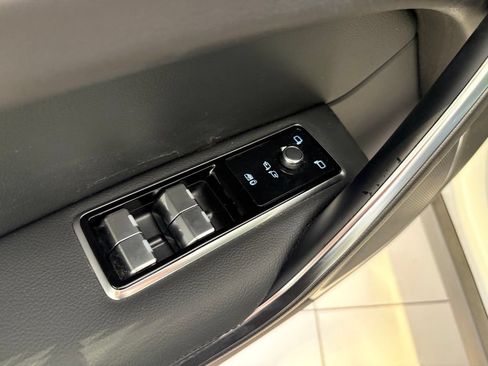Used 2022 Jaguar F-PACE S AWD/4WD image 36