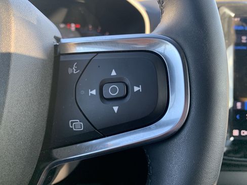 Used 2025 Volvo XC40 B5 Plus image 20