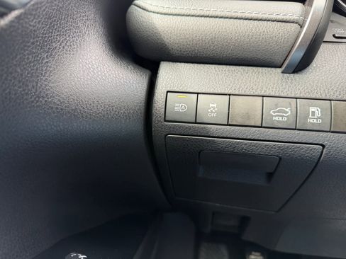 Used 2020 Toyota Camry SE FWD image 24