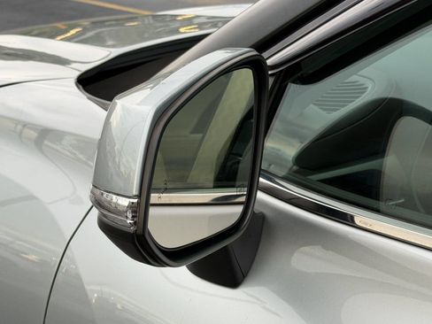 Used 2021 Toyota Highlander XLE FWD image 29