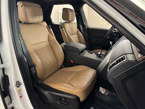 Used 2024 Land Rover Discovery Dynamic SE image 45