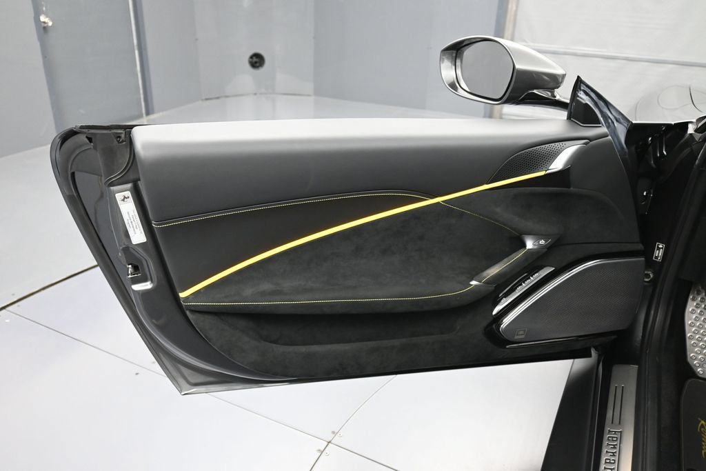 Used 2022 Ferrari Roma RWD image 15