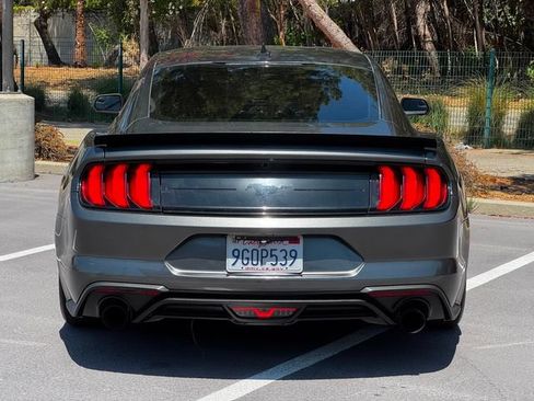 Used 2020 Ford Mustang Coupe RWD image 12